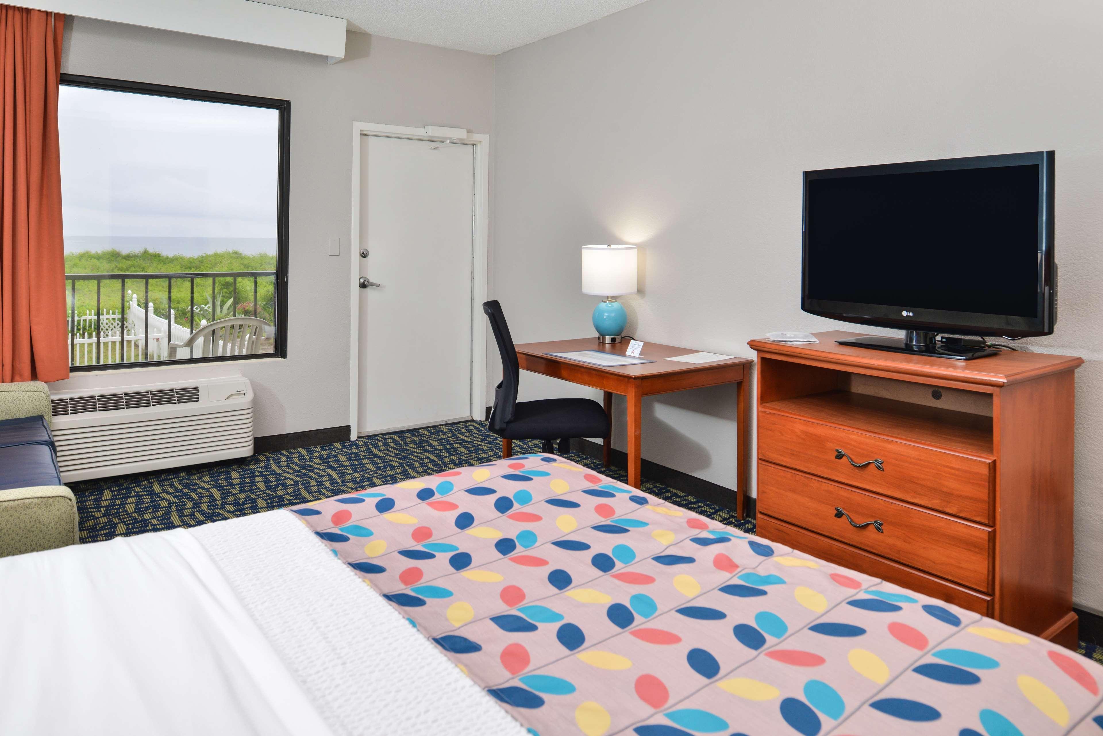 Best Western Plus Holiday Sands Inn & Suites Norfolk Exterior photo
