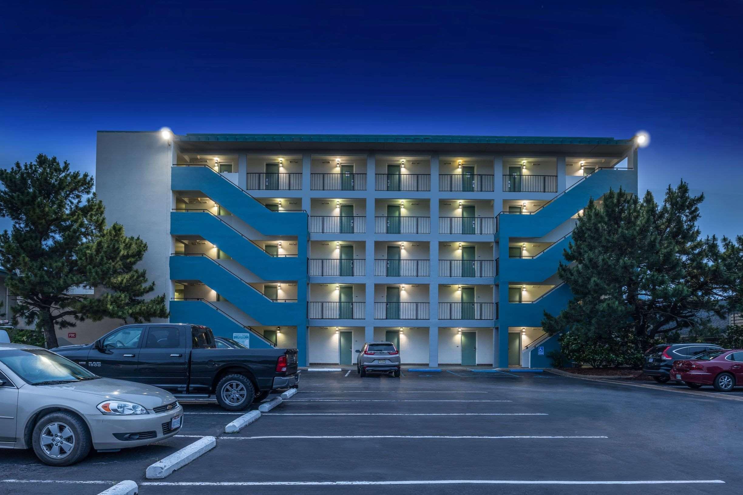 Best Western Plus Holiday Sands Inn & Suites Norfolk Exterior photo