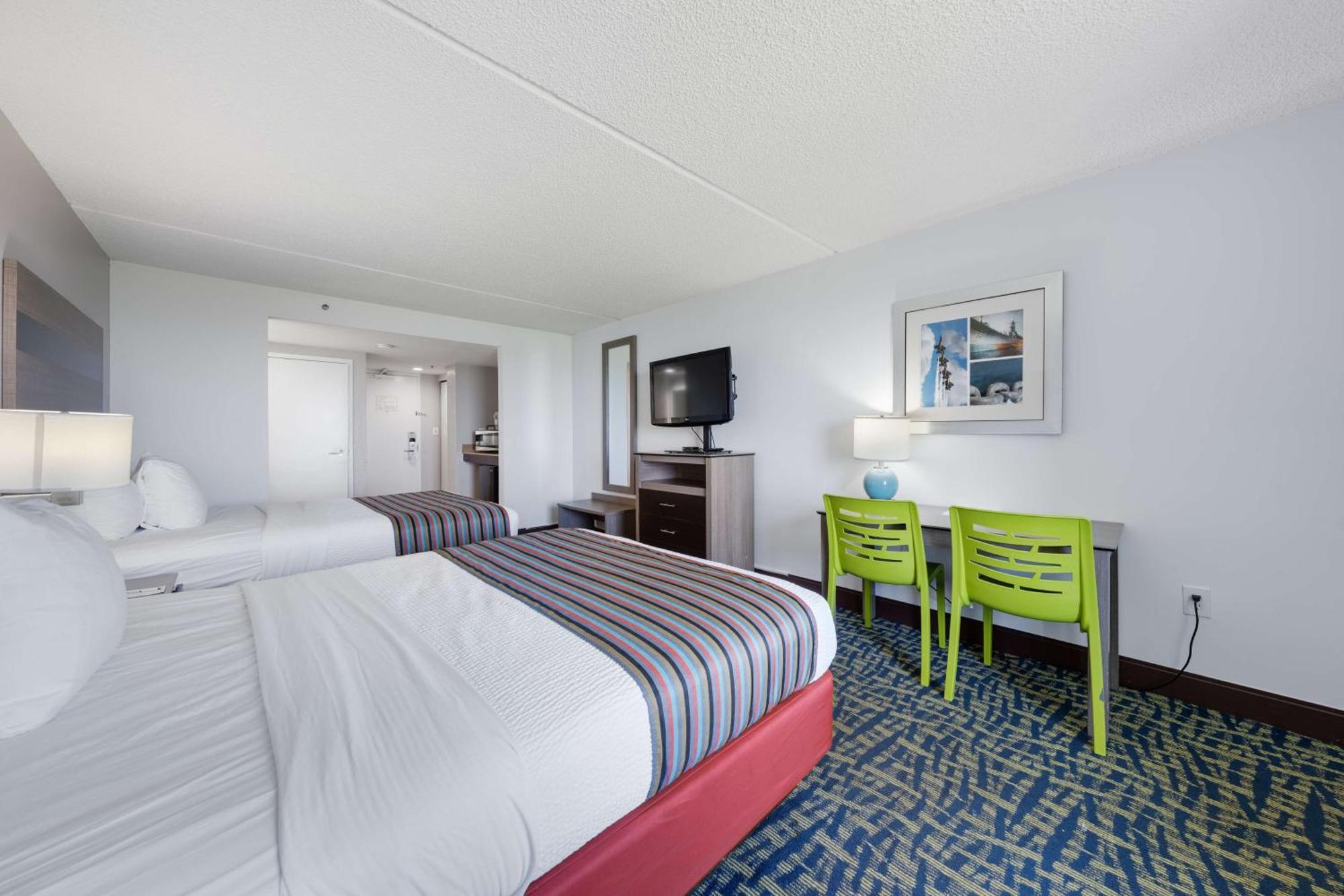 Best Western Plus Holiday Sands Inn & Suites Norfolk Exterior photo