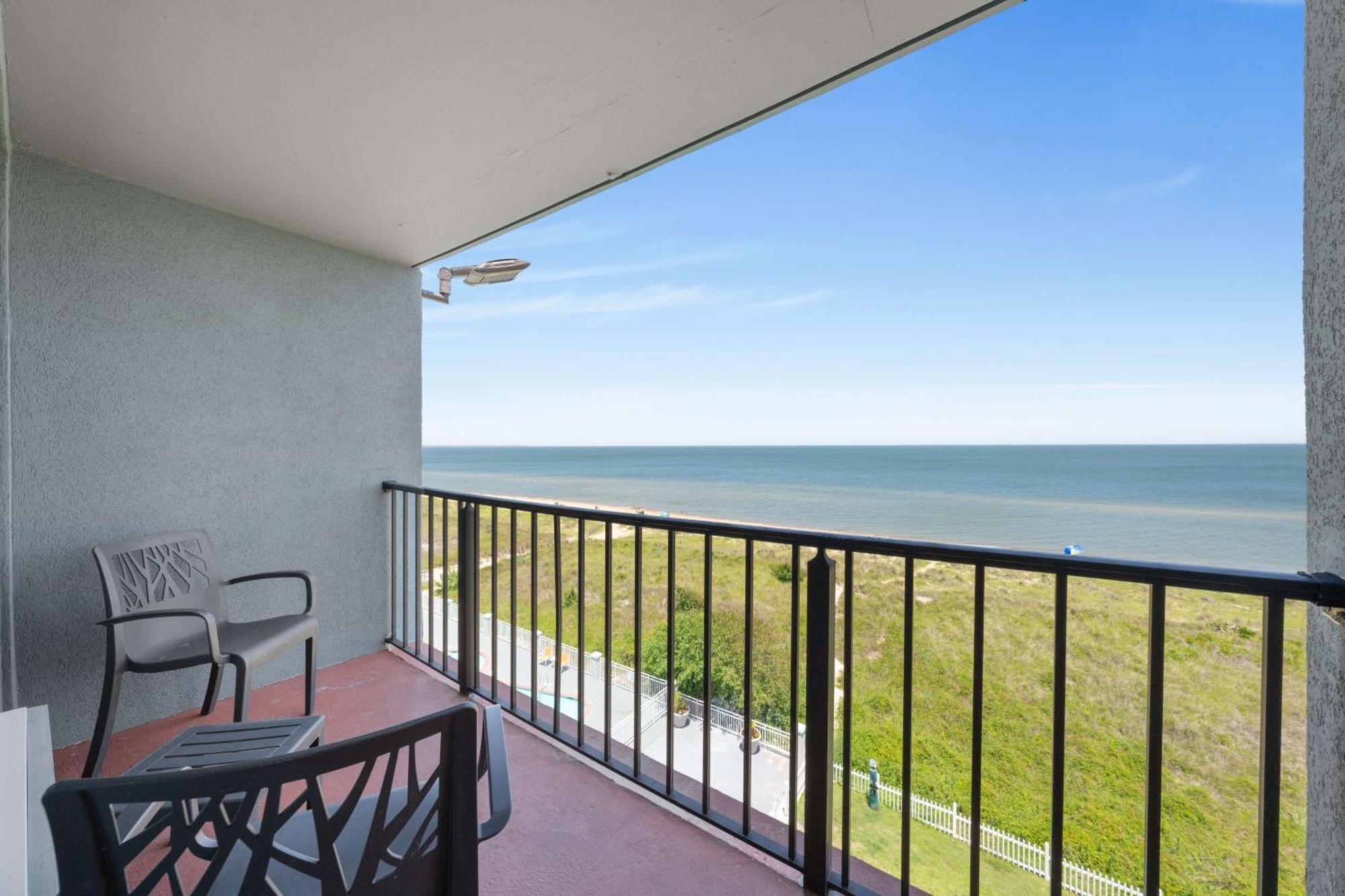 Best Western Plus Holiday Sands Inn & Suites Norfolk Exterior photo