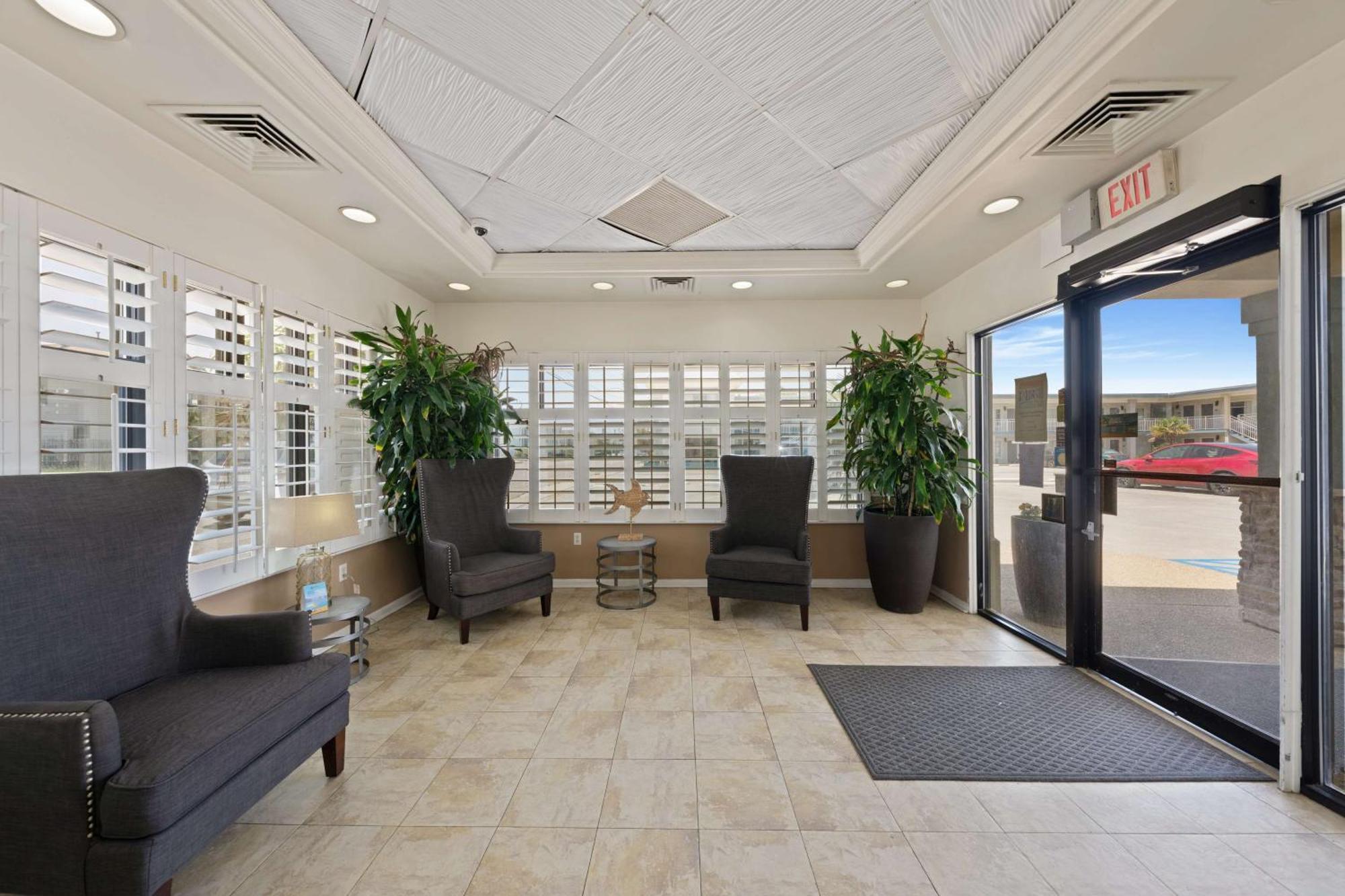 Best Western Plus Holiday Sands Inn & Suites Norfolk Exterior photo