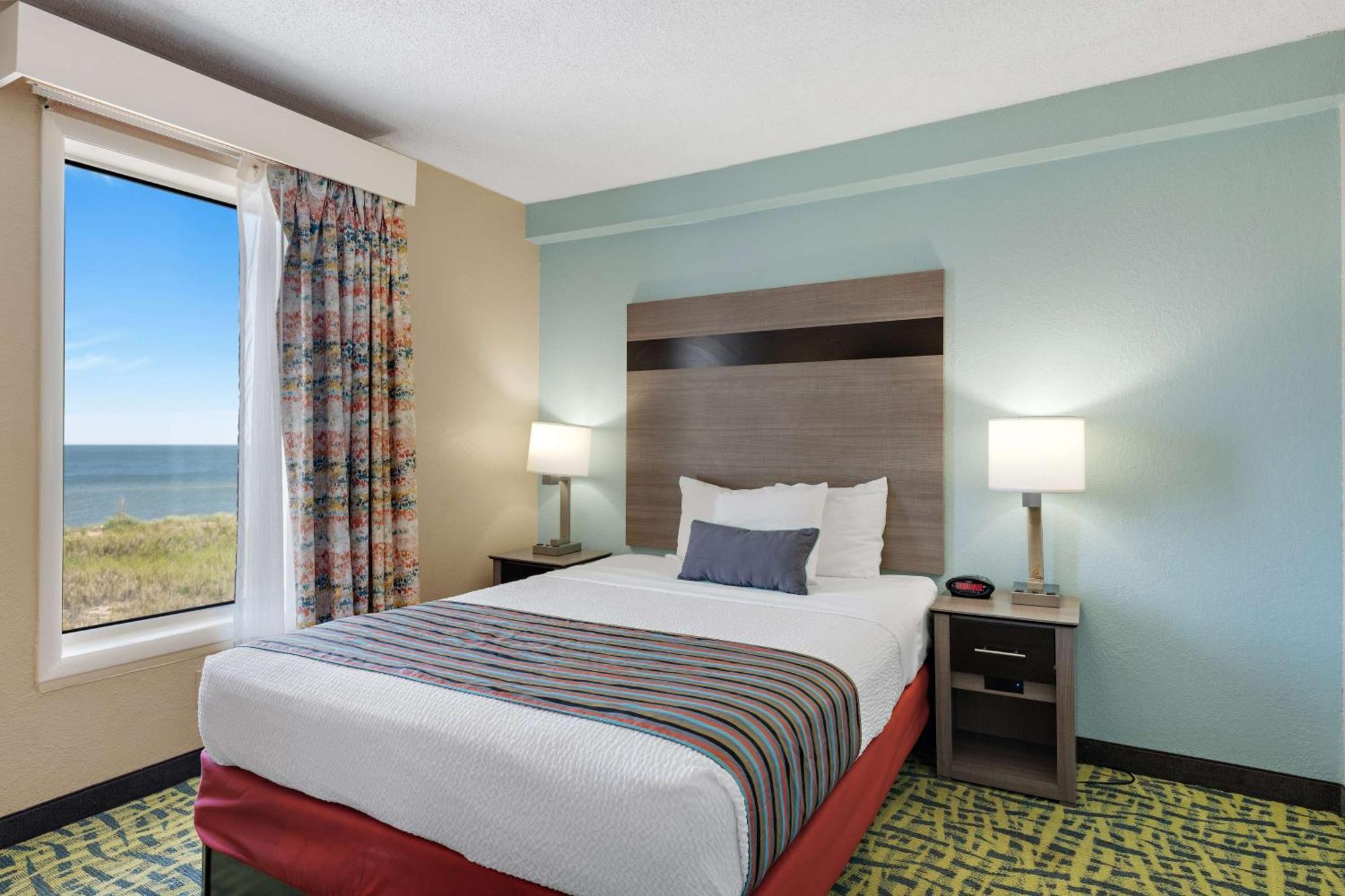 Best Western Plus Holiday Sands Inn & Suites Norfolk Exterior photo