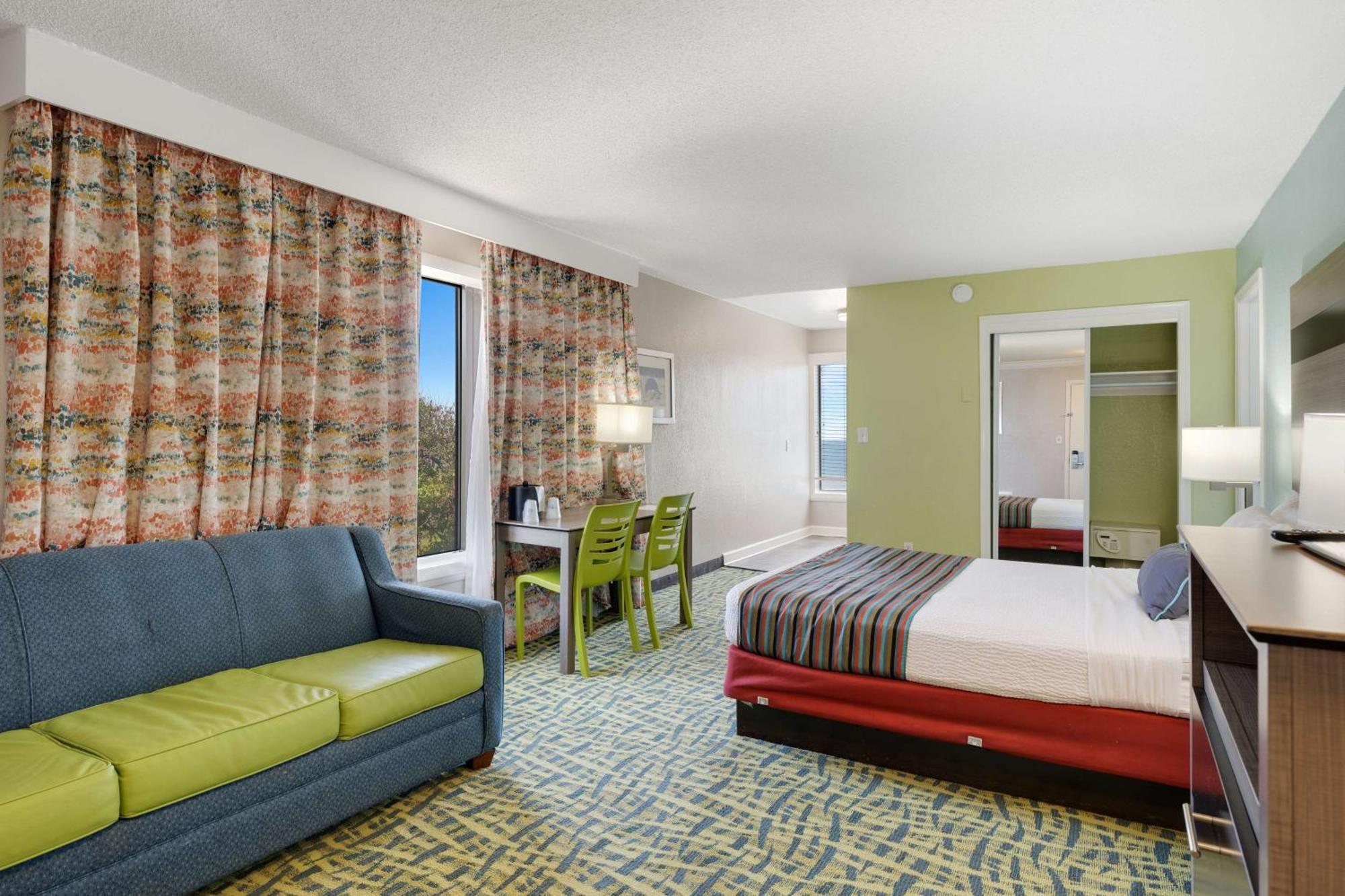 Best Western Plus Holiday Sands Inn & Suites Norfolk Exterior photo