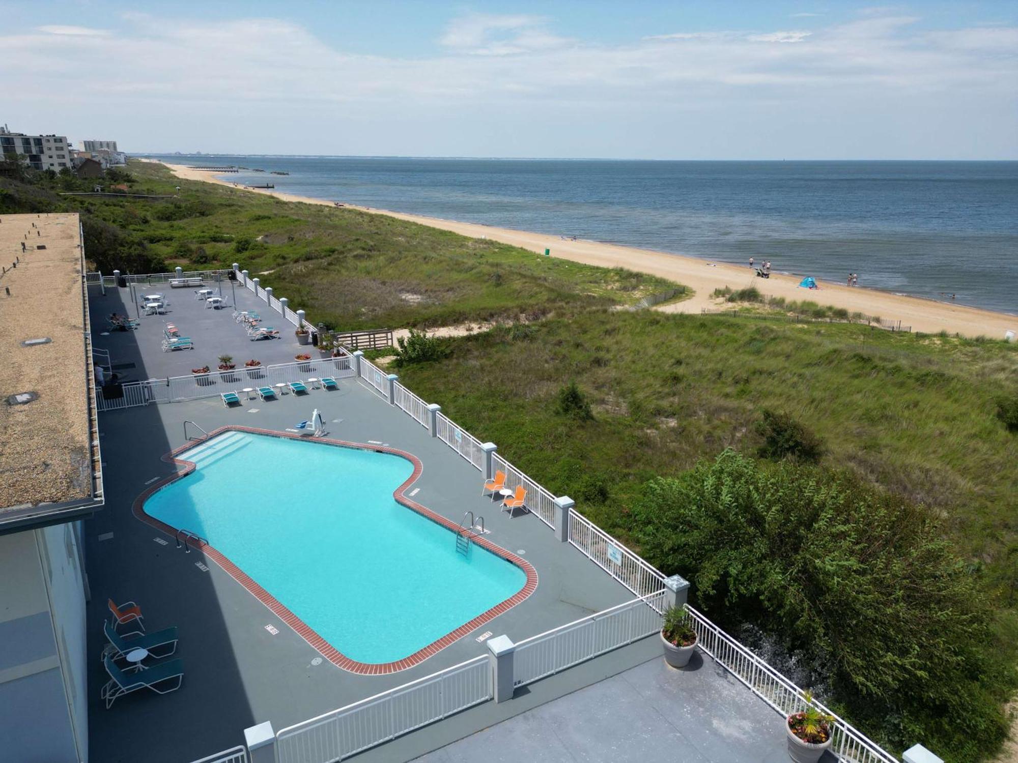 Best Western Plus Holiday Sands Inn & Suites Norfolk Exterior photo