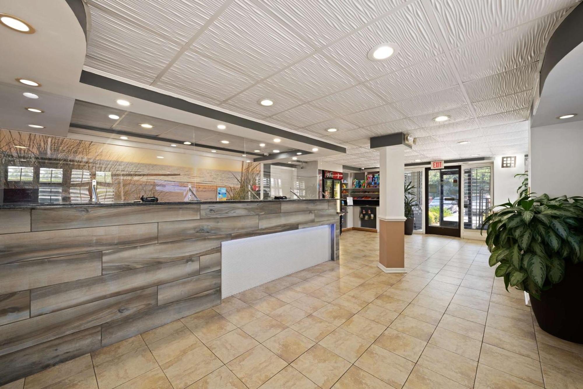 Best Western Plus Holiday Sands Inn & Suites Norfolk Exterior photo