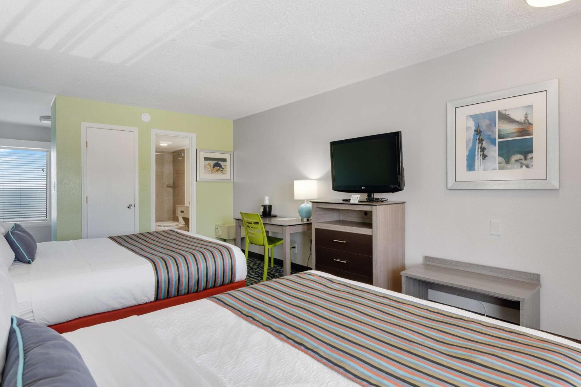 Best Western Plus Holiday Sands Inn & Suites Norfolk Exterior photo